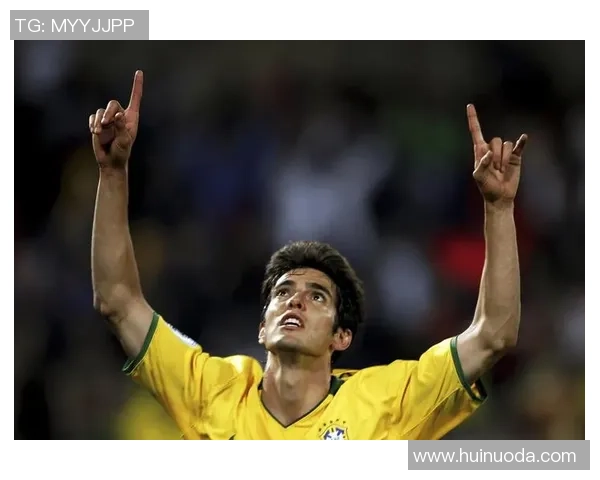 激情对决，足球巨星激烈瞬间定格，展现赛场上的强者风采与荣耀时刻