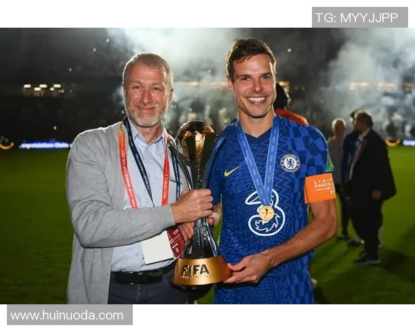 罗曼足球明星闪耀赛场展现巅峰实力带动全球热潮