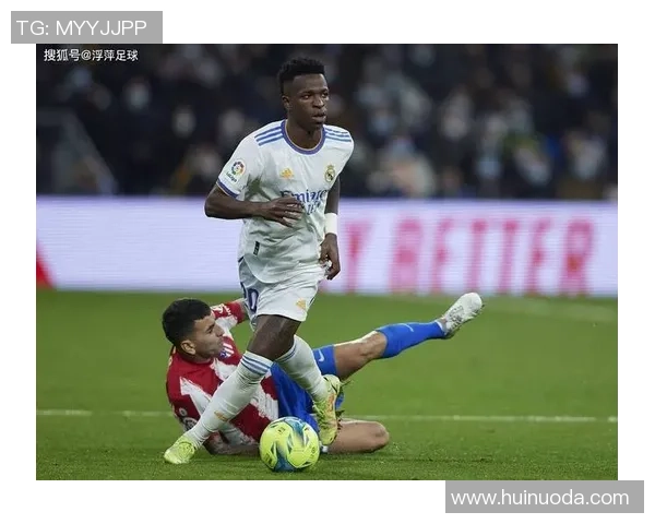 足球场上的幽默传奇：那些让球迷捧腹大笑的逗比球星们