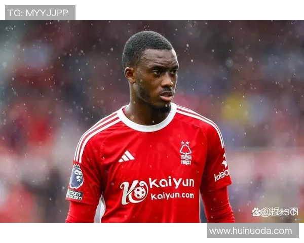 足球场上戴在身上的球星是谁揭示他们的独特魅力与风采